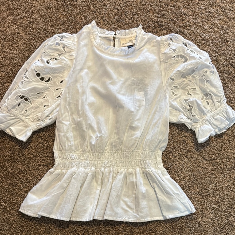 NWT White Eyelet Puff Sleeve peplum Blouse
